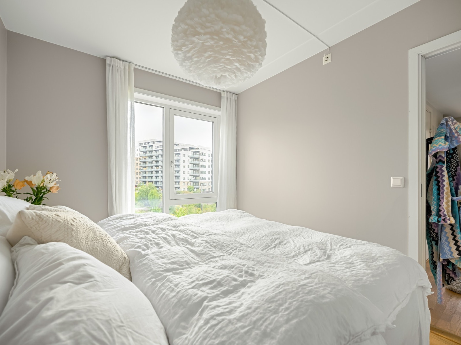 Det er malt i en lys og fin fargepalett - som forøvrig går igjen i hele leiligheten. Galleribilde