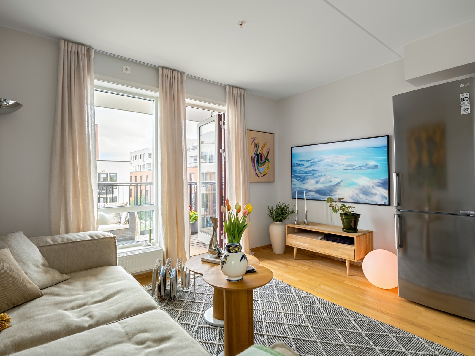 Selvom det er en åpen løsning, har rommet en naturlig soneinndeling. Galleribilde