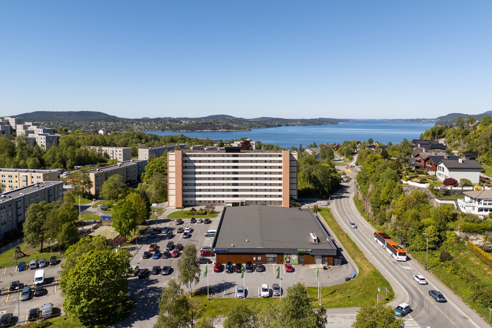 Nærmeste nabo er Kiwi Toppe. Galleribilde