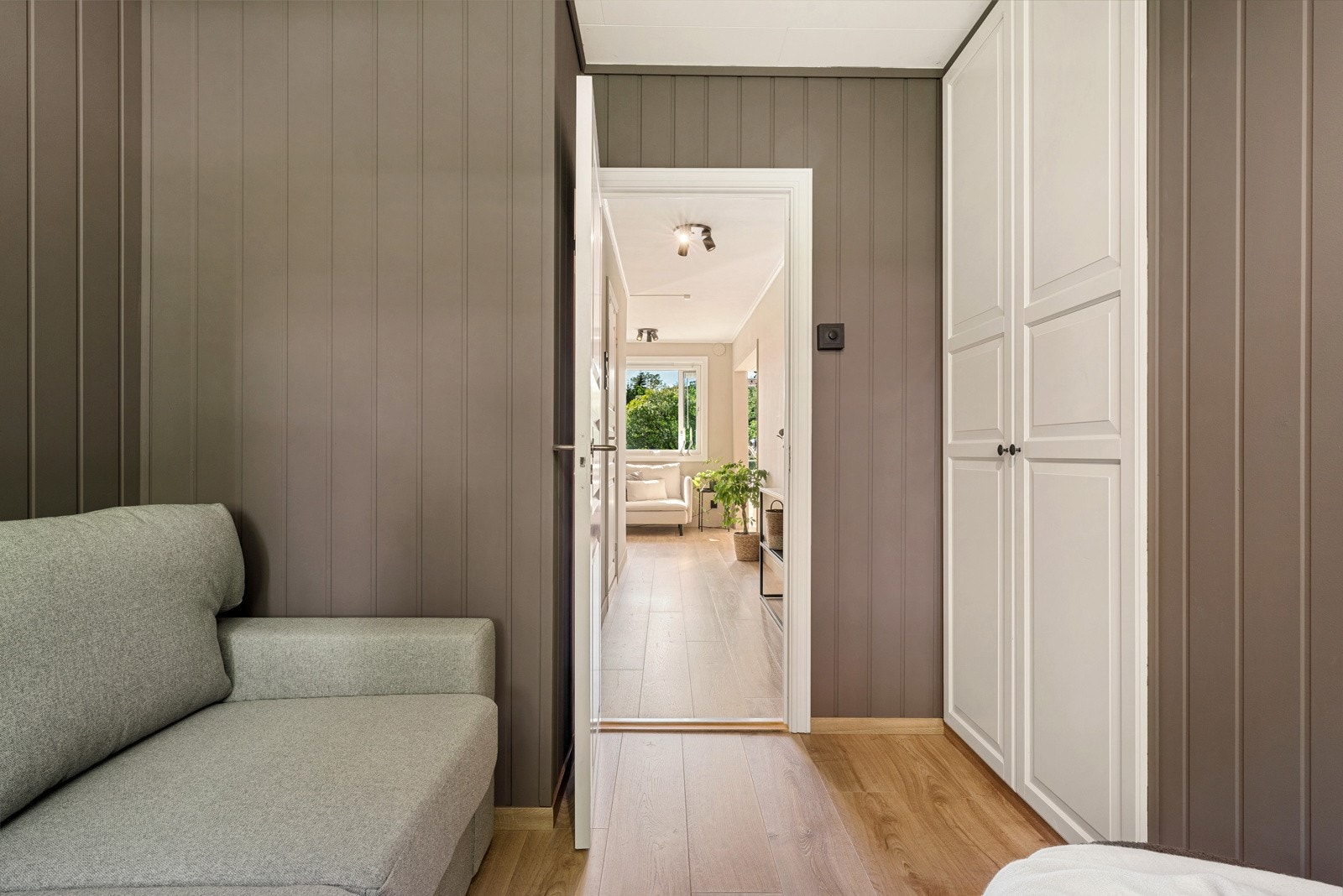 - Begge rommene har gode garderobeløsninger - Galleribilde