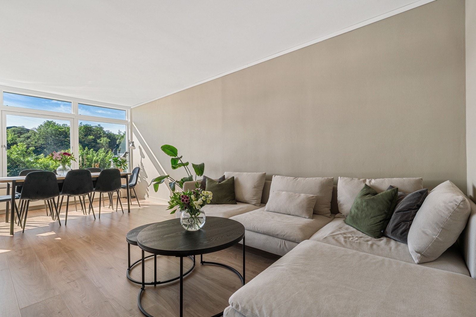 - Planløsningen gjør det enkelt å møblere i soner - Galleribilde