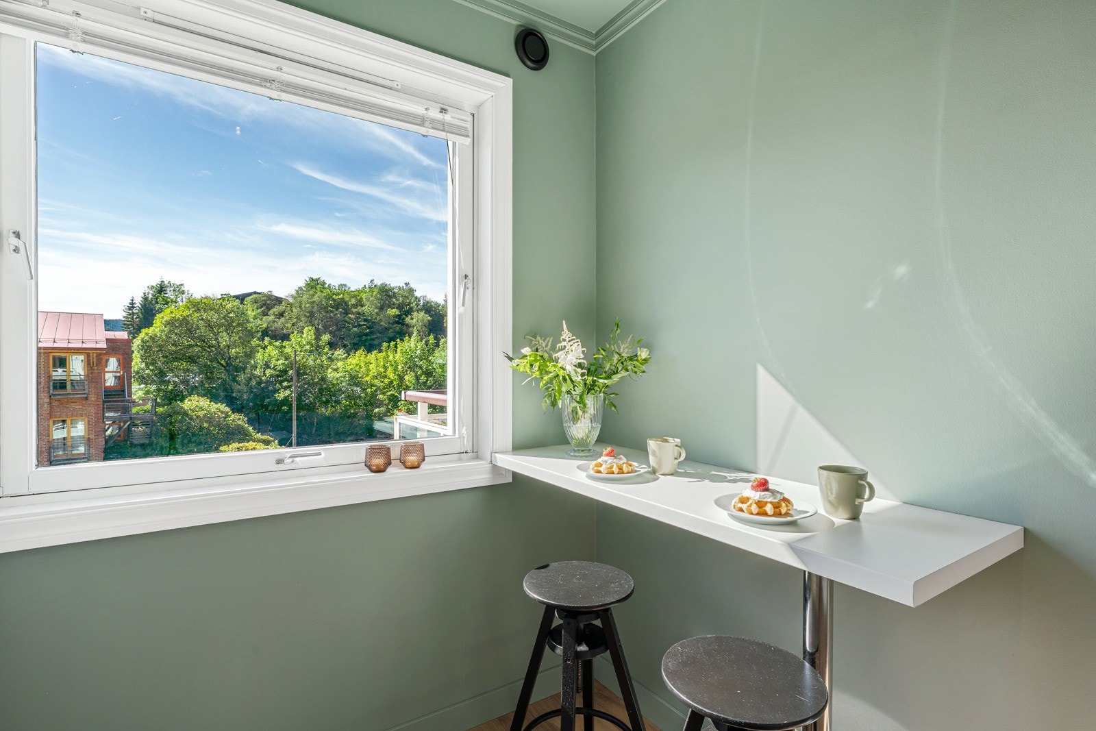 - Pent lysinnslipp og koselig frokostplass - Galleribilde