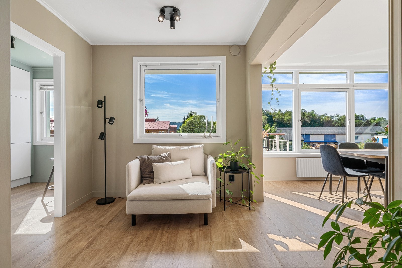 - Oppvarmingen skjer via radiator som er inkludert i felleskostnadene - Galleribilde