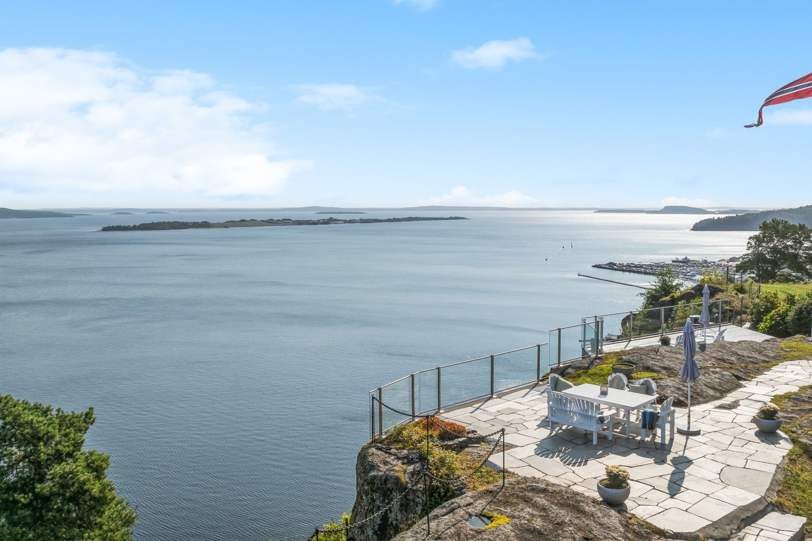 Proaktiv v/Stein Erik Lie presenterer: Spektakulær eiendom beliggende i Montebelloveien 6, Holmestrand. Galleribilde