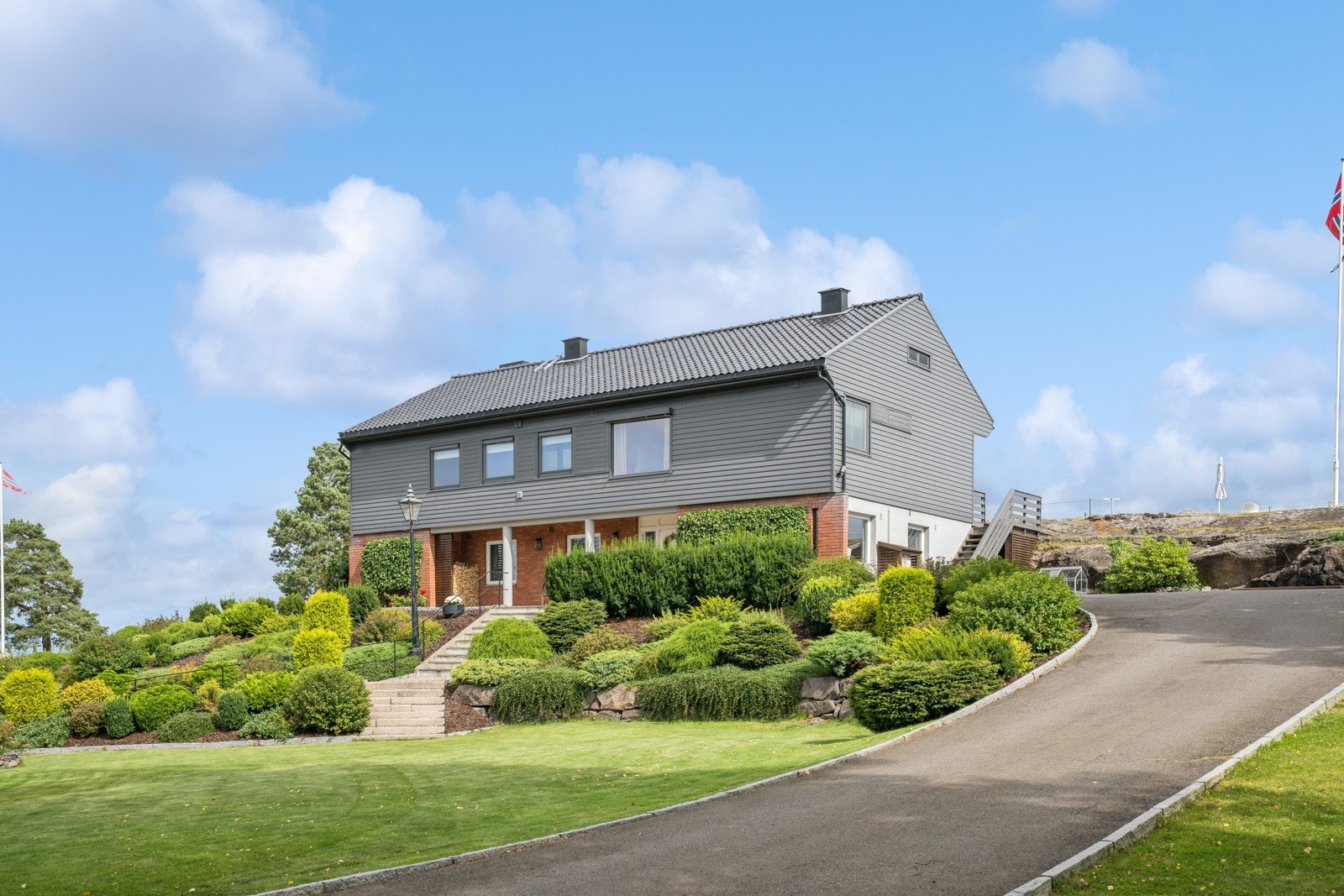 Hekker og prydbusker skaper et rent og flott uttrykk. Galleribilde