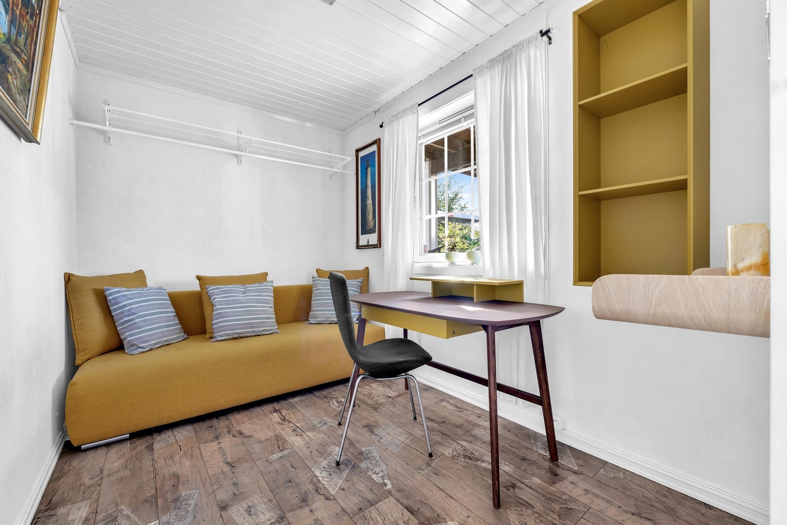 Alle soverommene er av god størrelse og god plass til god innredning som vil dekke familiens behov. Galleribilde