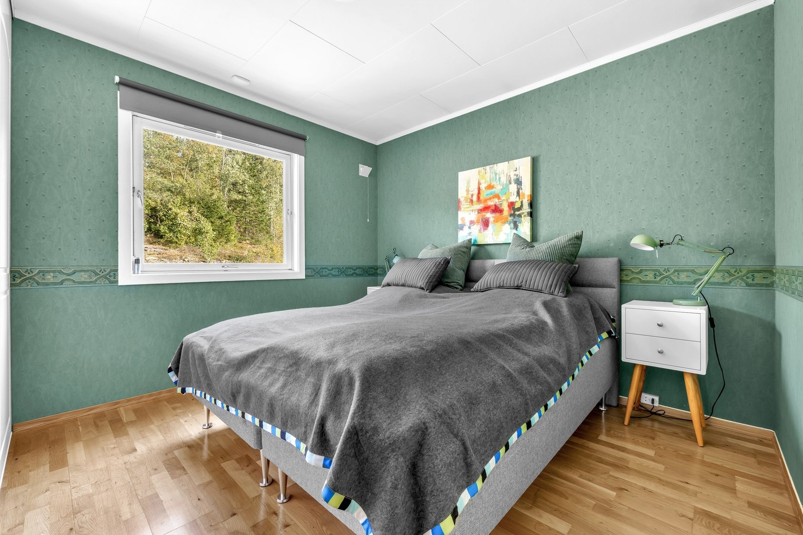 Boligen har per nå to godkjente soverom, et i hver etasje. Galleribilde