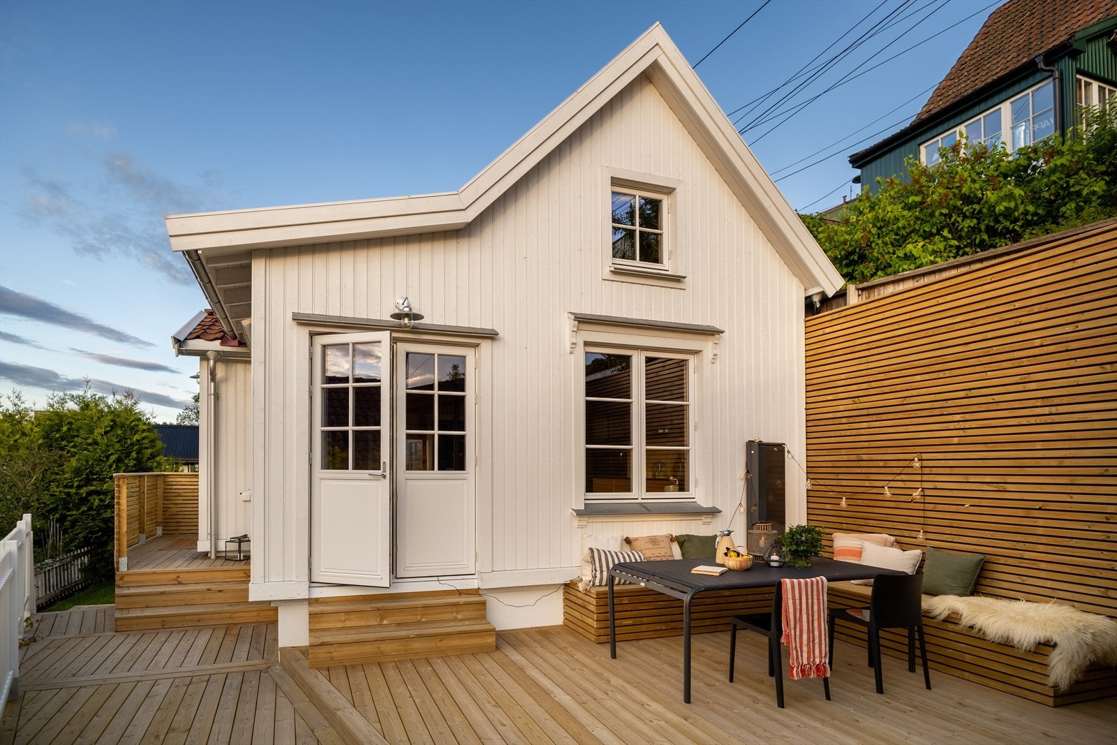 Boligen er bygget med påkostede materialvalg samt løsninger som holder en eksklusiv og tiltalende standard. Galleribilde