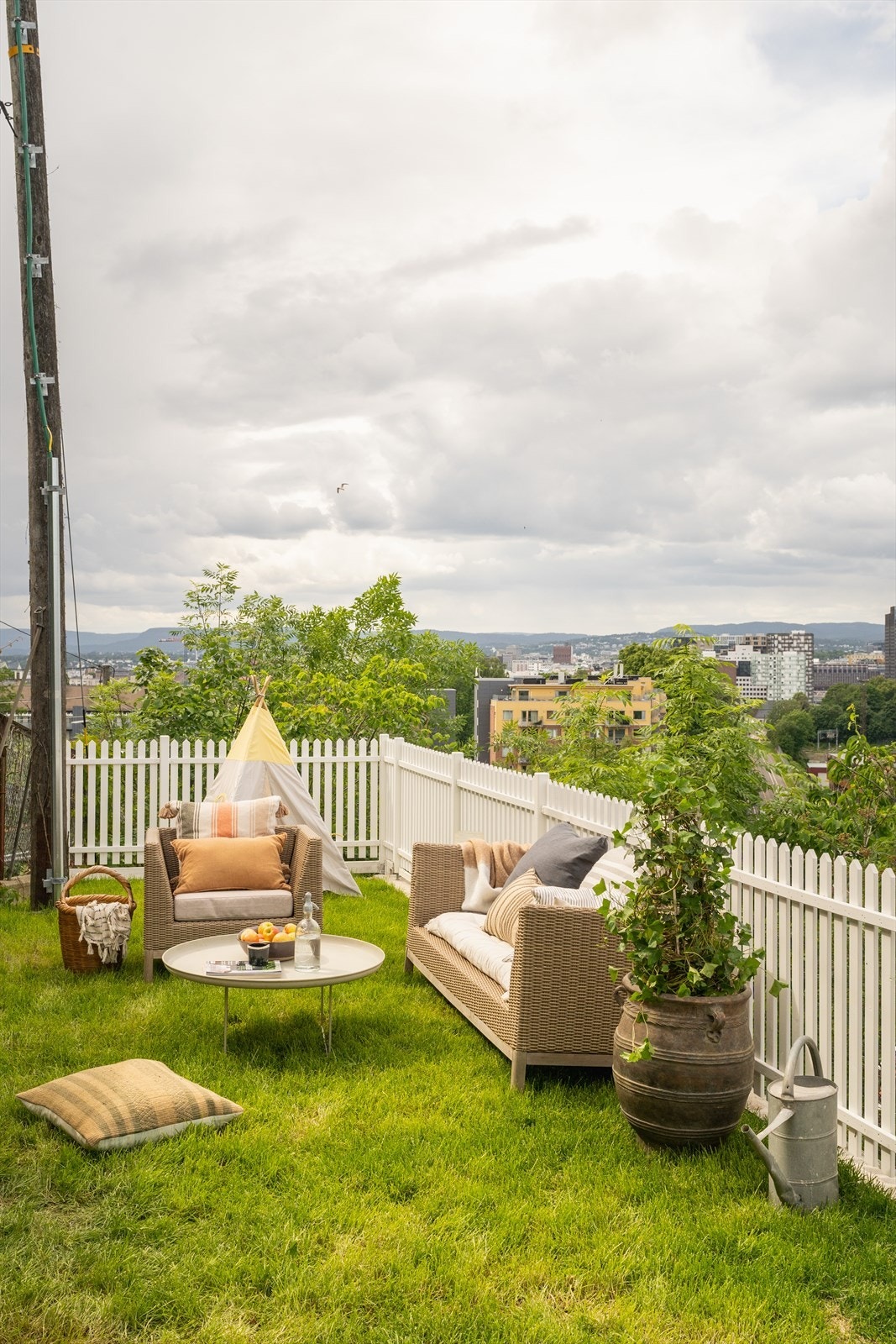 Hagen er vendt mot vest og har optimale sol- og utsiktsforhold Galleribilde