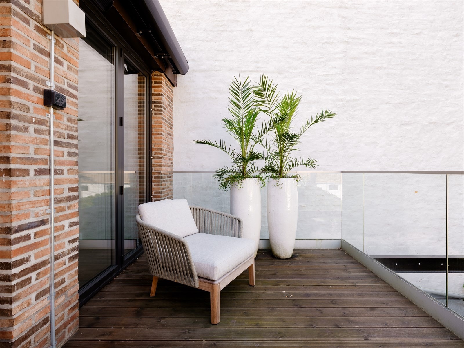 Via foldedører kommer man ut på balkongen som er av god størrelse. Galleribilde