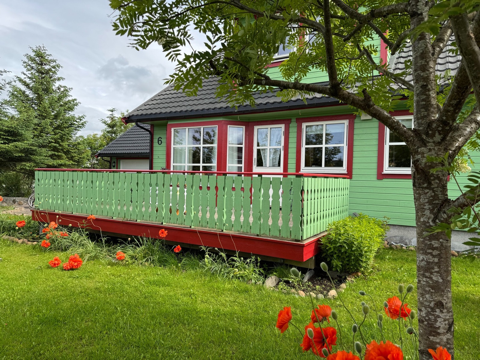 Velkommen til Myrtrakket 6 - Presentert av EiendomsMegler1 Leknes. Foto: EFKT. Galleribilde