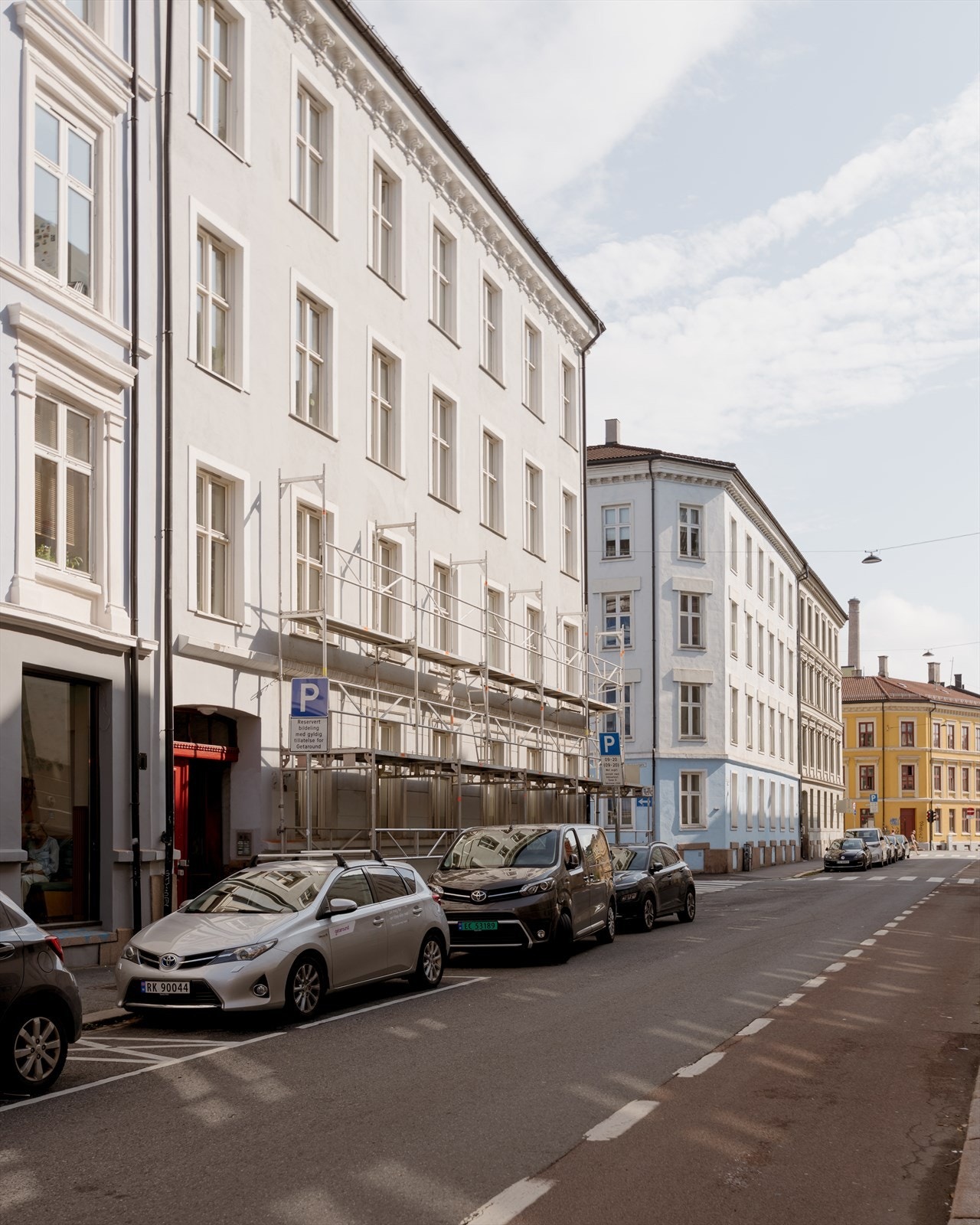 Leiligheten har en attraktiv beliggenhet i rolig sidegate på Grünerløkka. Galleribilde