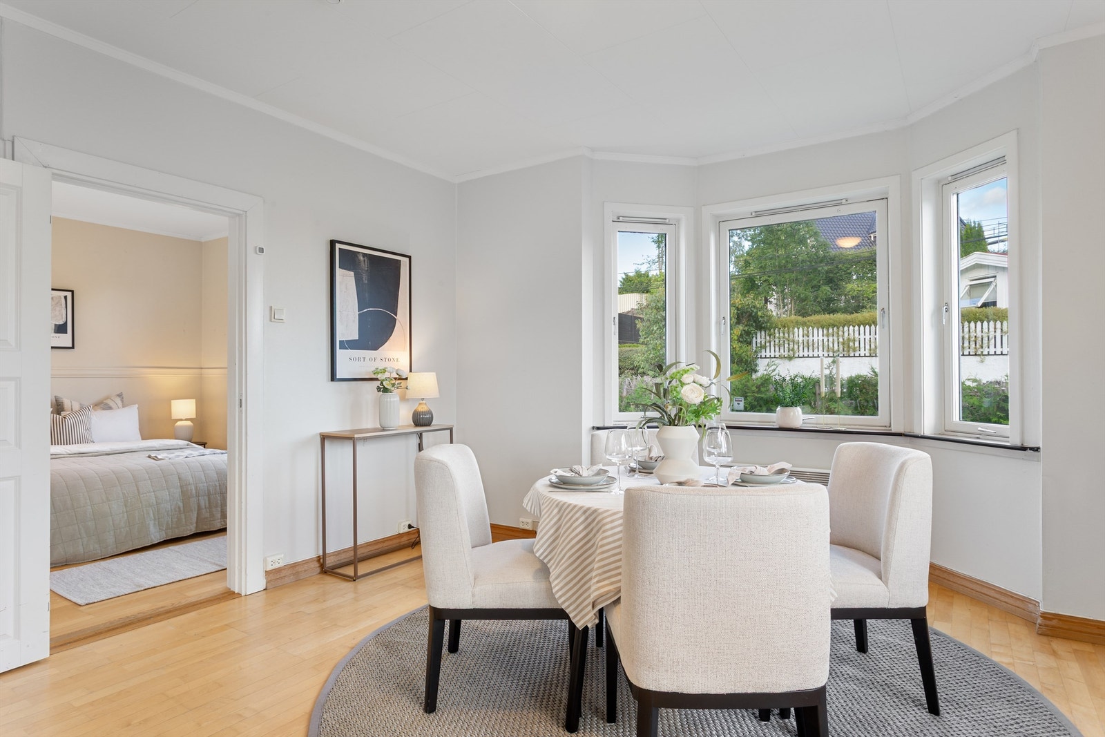 Stuen har tilgang til soverommet i 1. etasje Galleribilde