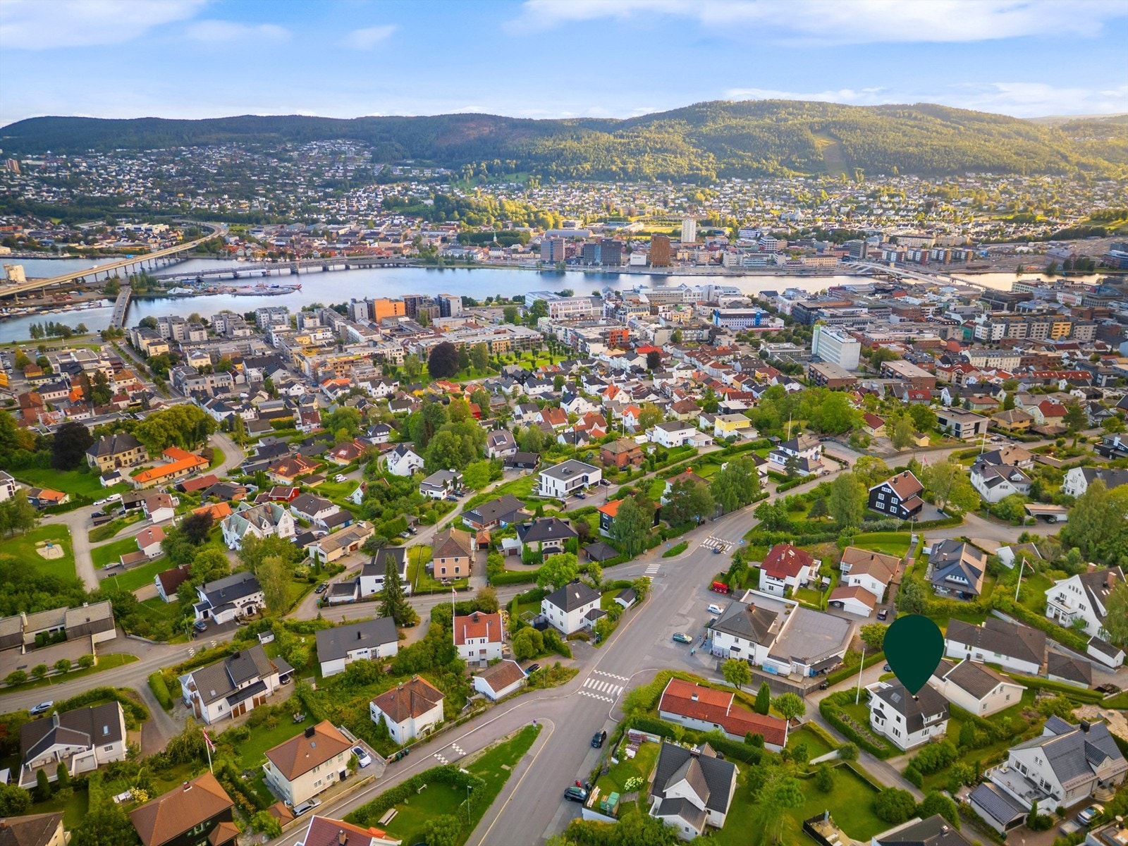 Eiendommen har en fin beliggenhet på Toppenhaug Galleribilde