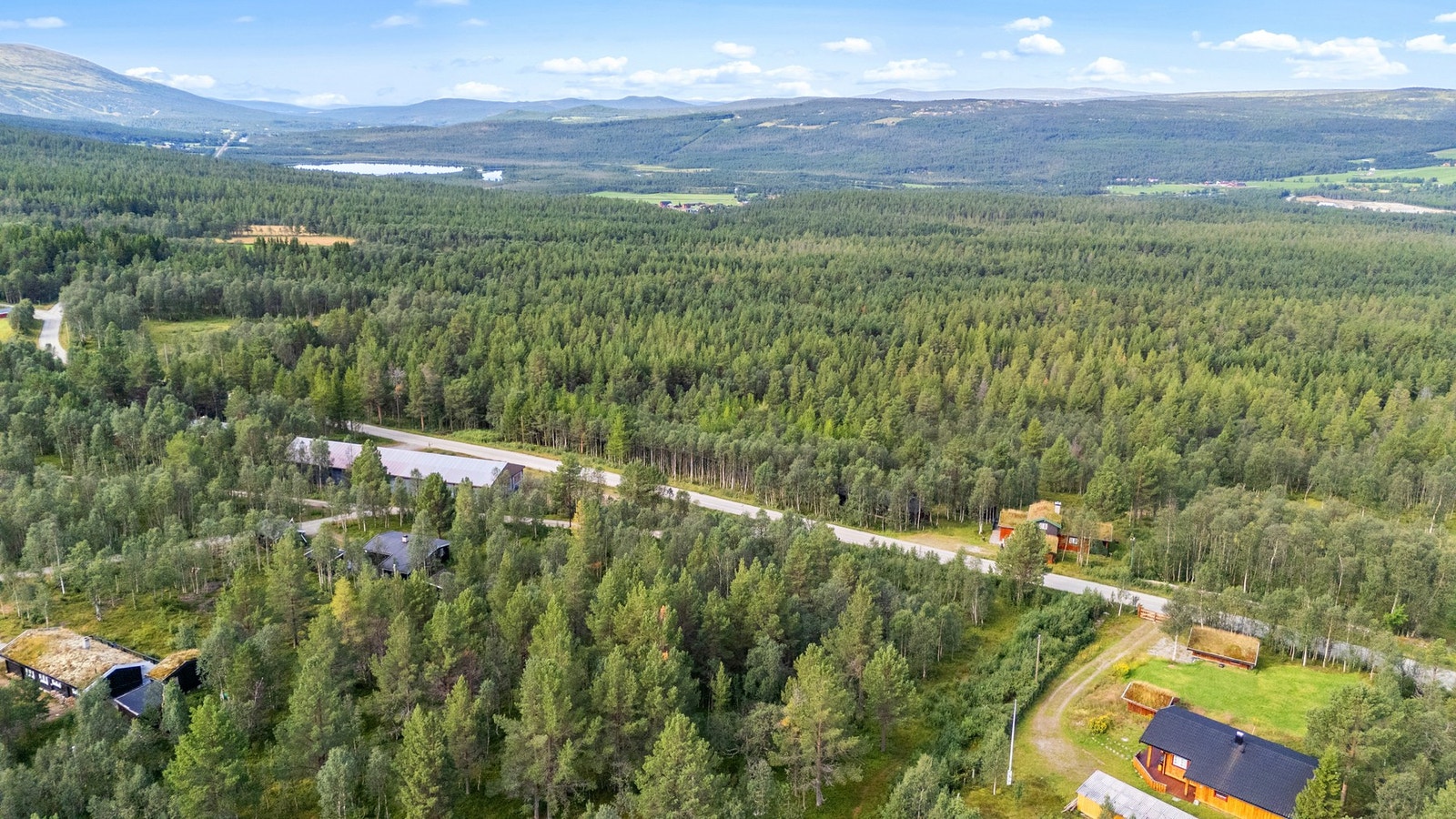 Tomta har en svært attraktiv beliggenhet i Hånesåsen. Galleribilde