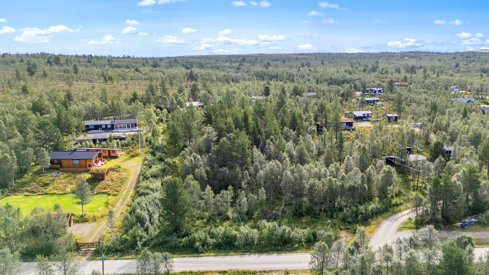 Eiendomsmegler1 v/Linda Merete Svee har gleden av å presentere Hånesveien 300! (Foto: Interiørfoto, Haukdal) Galleribilde