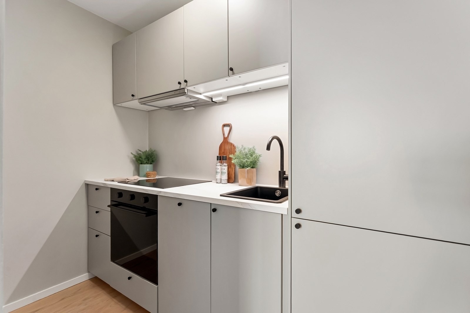 Kjøkken i delvis åpen løsning mot stue. Galleribilde