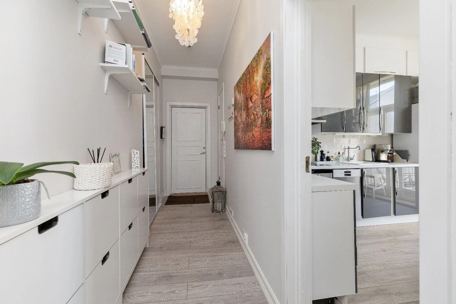 Entré med garderobeskap Galleribilde