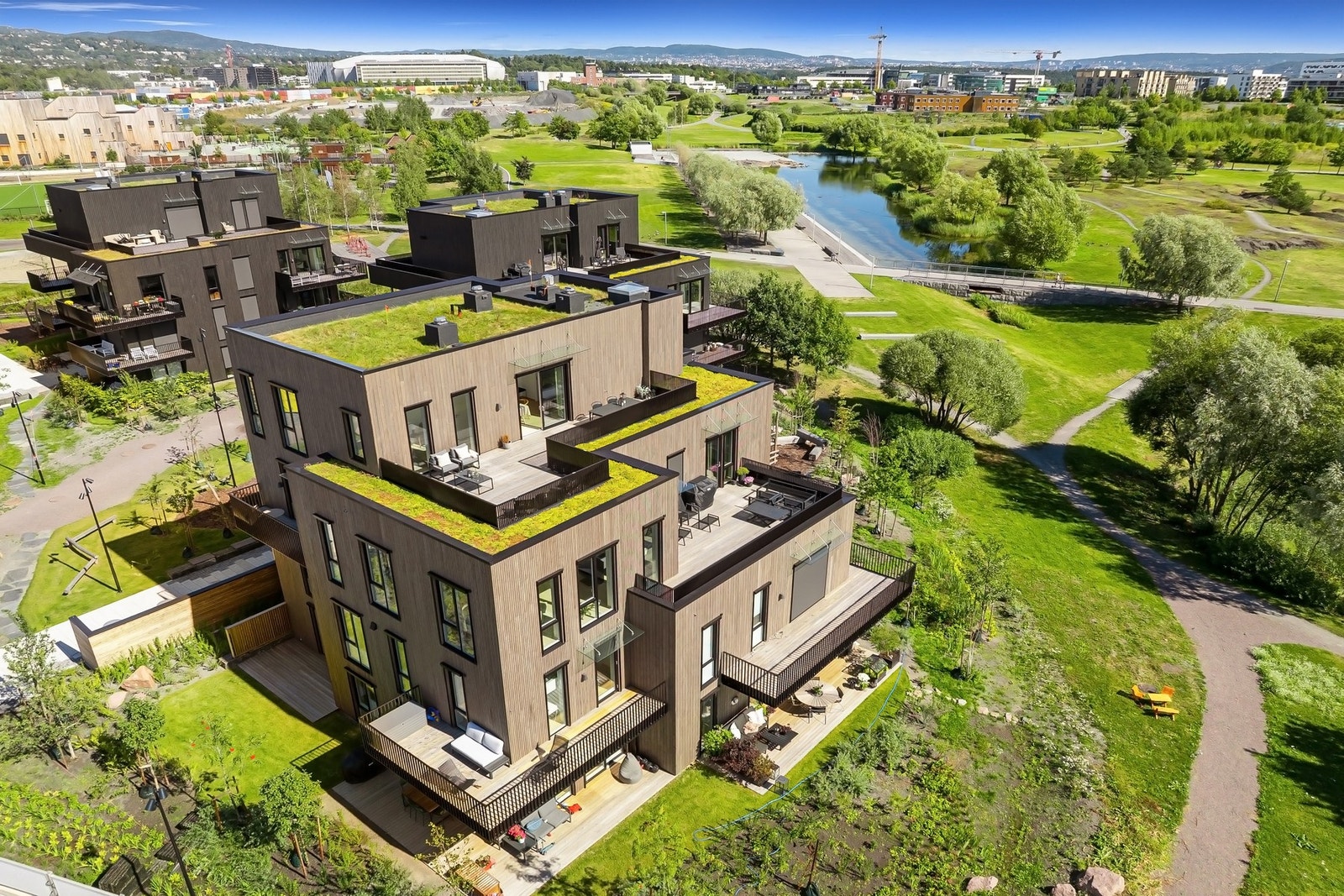 Velkommen til Dragehodesvingen 34 - presentert av Christian L. Mathiesen. Galleribilde