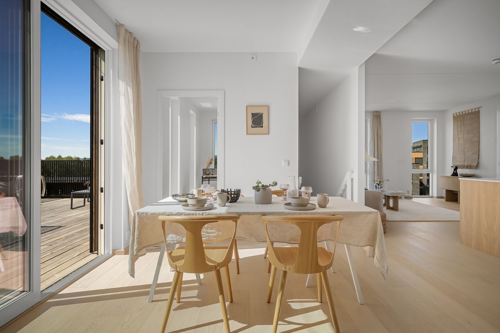 Store vindusflater og lyse overflater - her vil du trives! Galleribilde