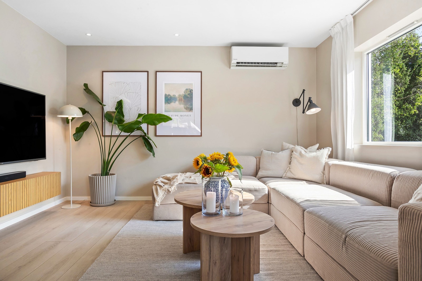 Hvitmalt himling med downlights Galleribilde