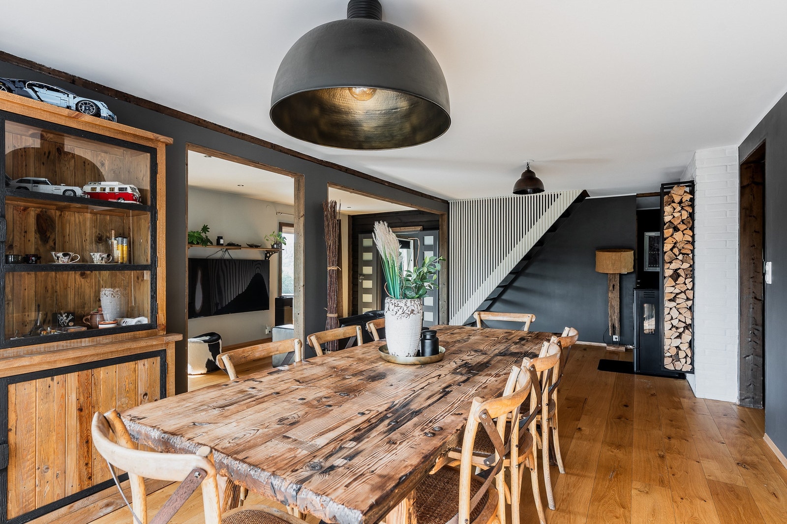 De fleste gulvflater i hovedetasjen er belagt med en-stavs parkett Galleribilde