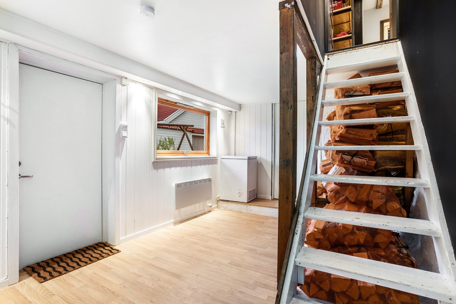 Inngangsparti, underetasje i boligens hoveddel Galleribilde