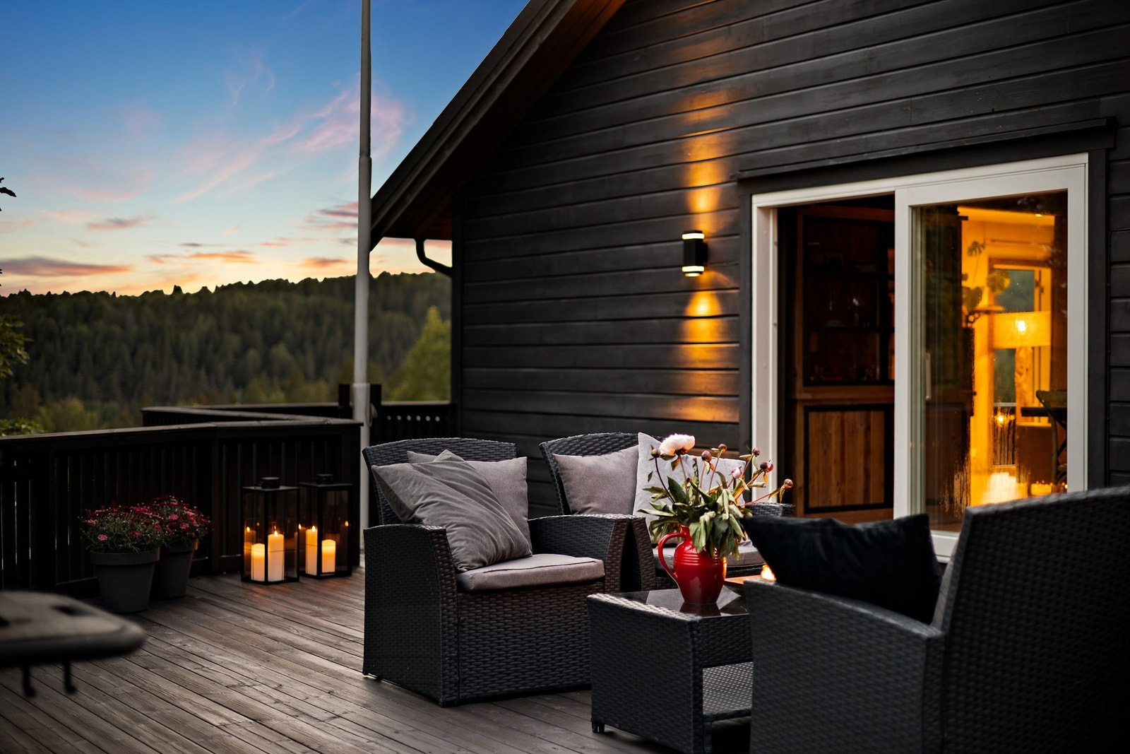 Usjenert og solrik beliggenhet i et etablert og rolig villastrøk på Vinterbro Galleribilde