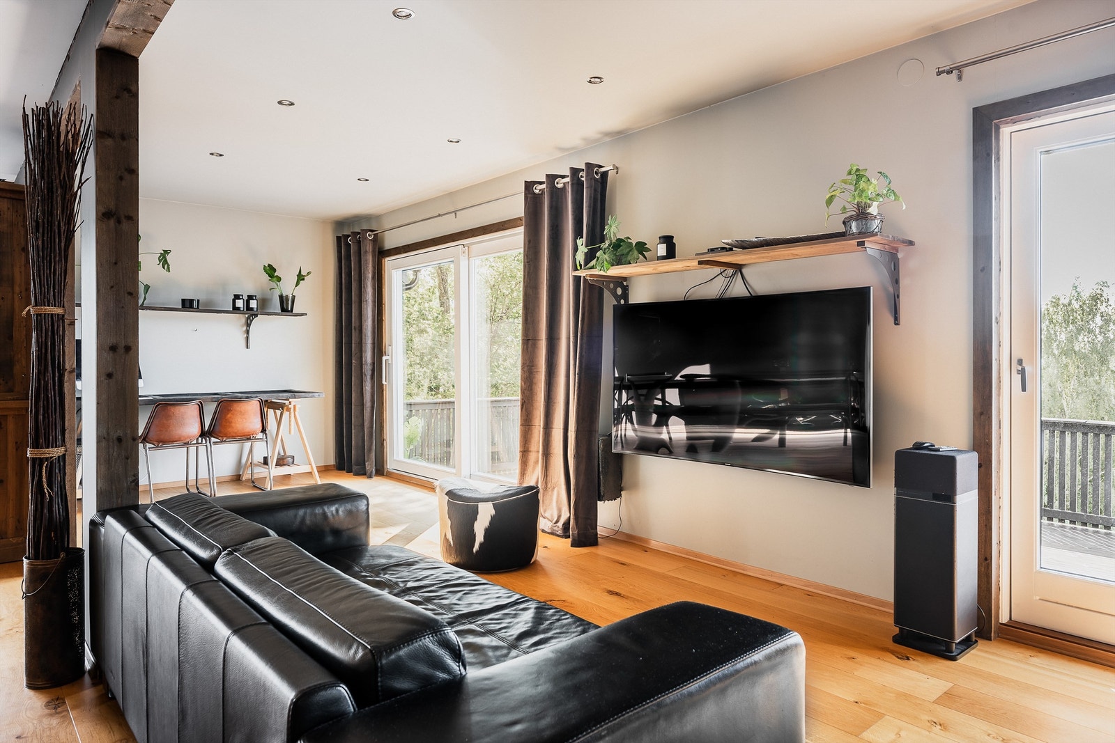 Tv-stue med direkte utgang til terrasse Galleribilde