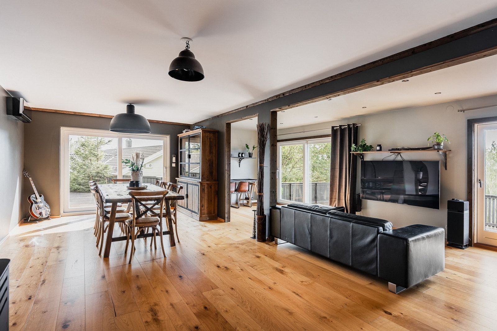 Boligen har de siste årene blitt betydelig pusset opp og holder en god standard Galleribilde