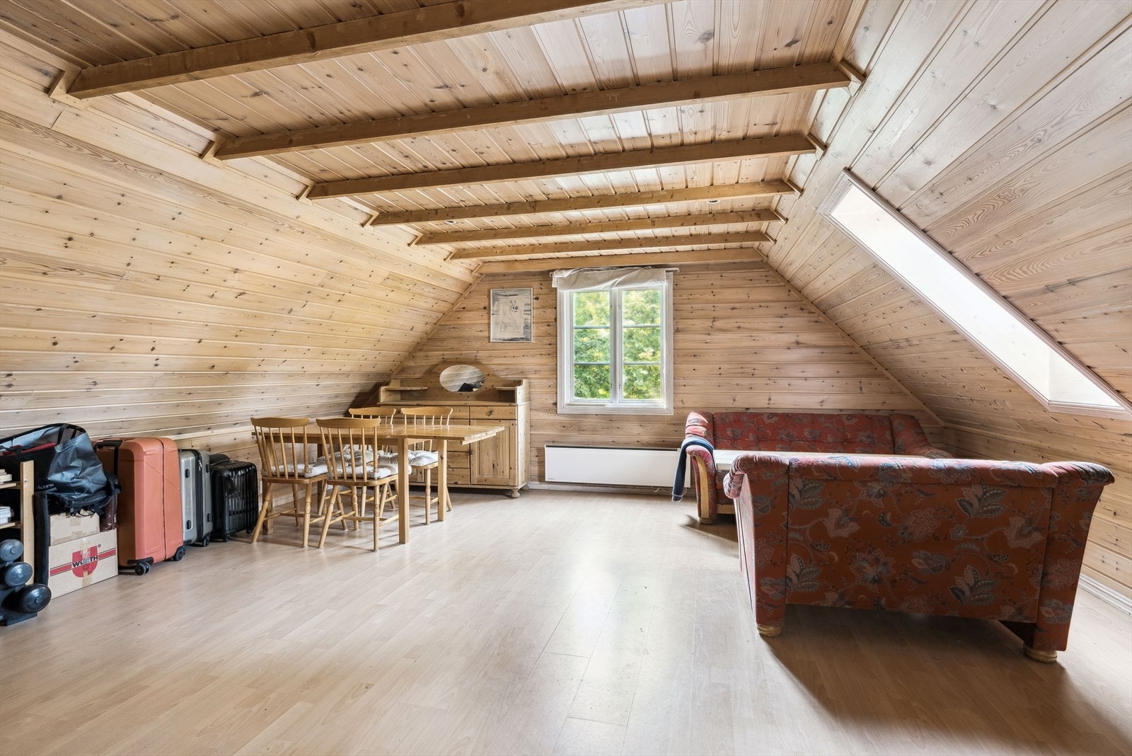 Innredet hobbyrom i 2. etasje på garasje Galleribilde