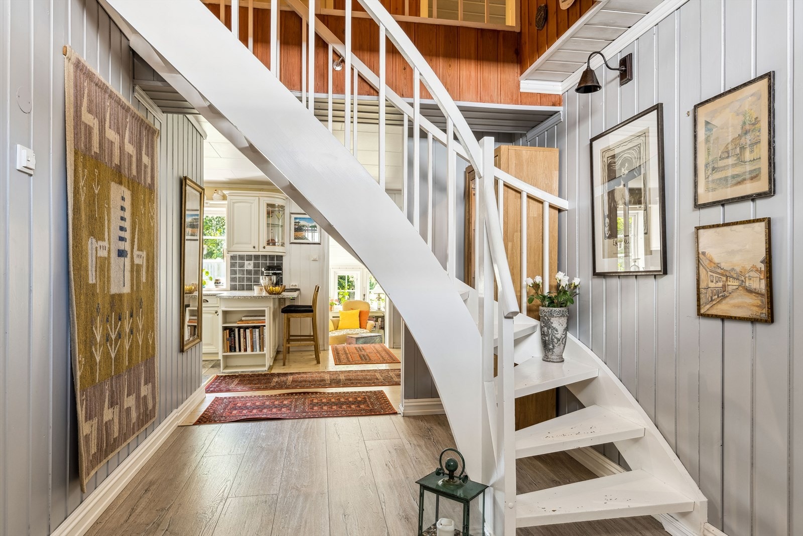 Opp fin trapp kommer man til boligens 2. etasje Galleribilde