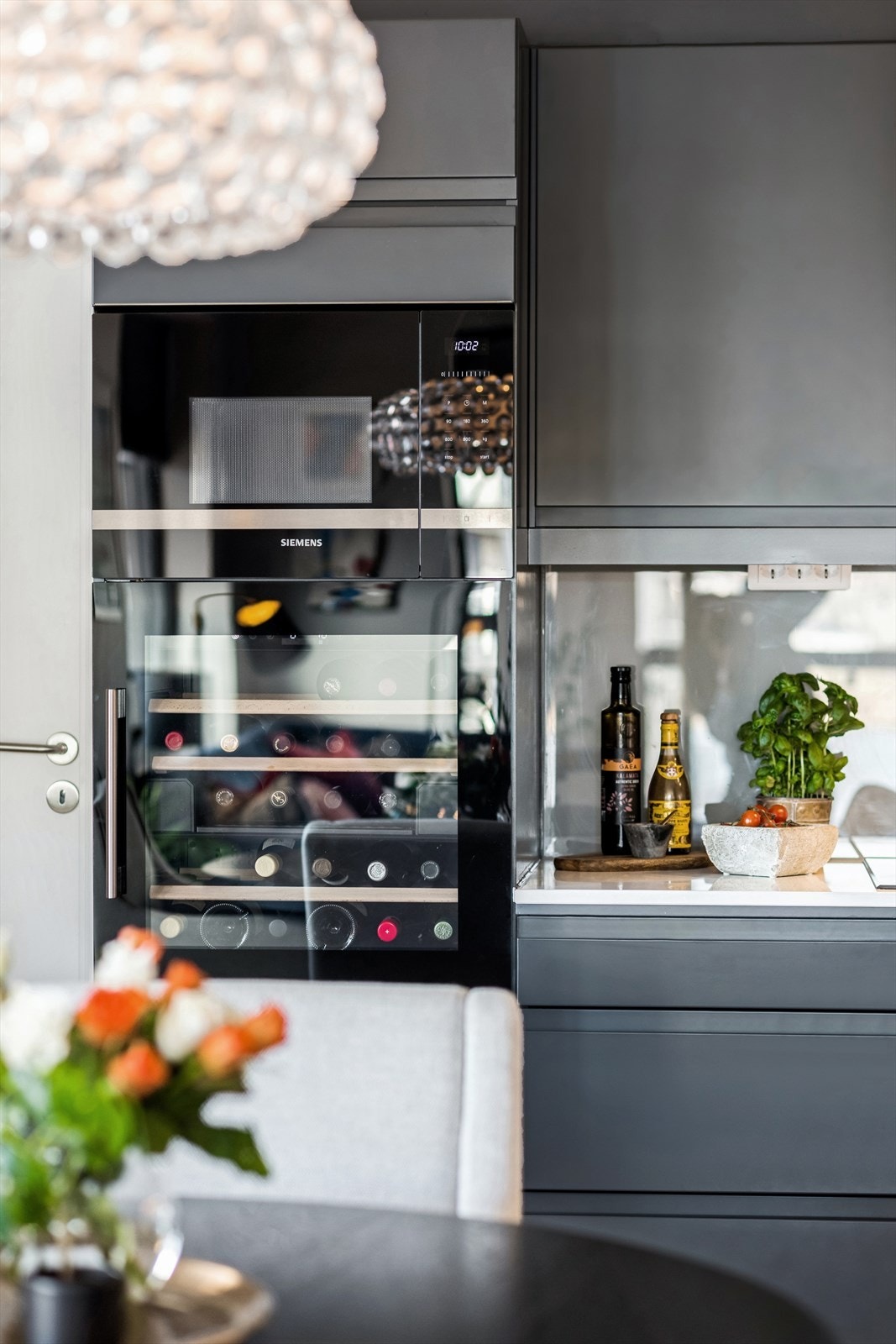 Kjøkkenet er utstyrt med blant annet vinskap! Galleribilde