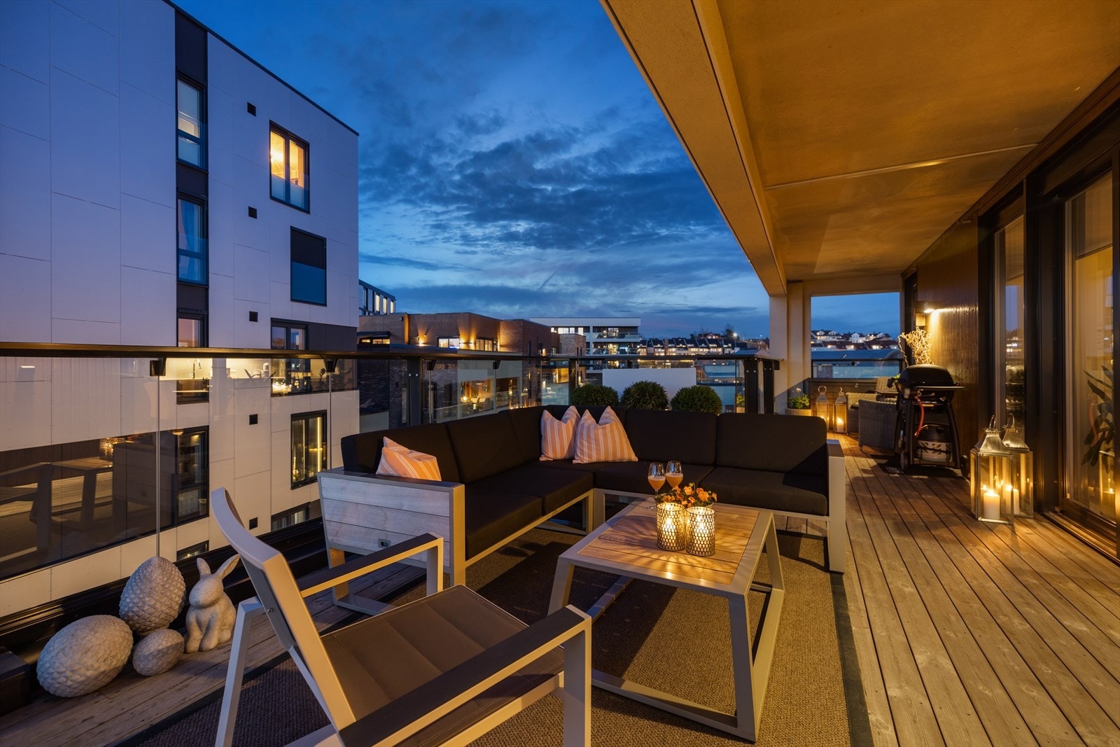 Her er det gode muligheter for å skape den uteplassen du selv ønsker, hvor fine dager enkelt kan nytes! Galleribilde