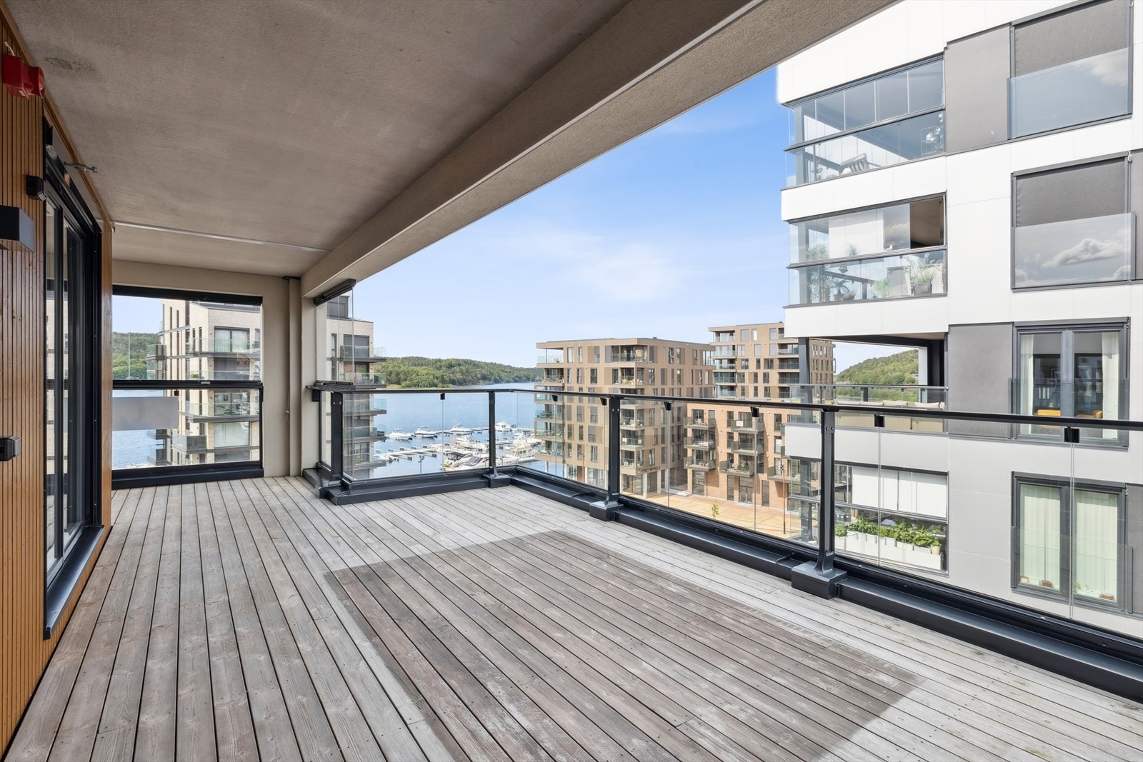 Takterrassen er på 55 kvm og byr på gode møbleringsmuligheter. Galleribilde