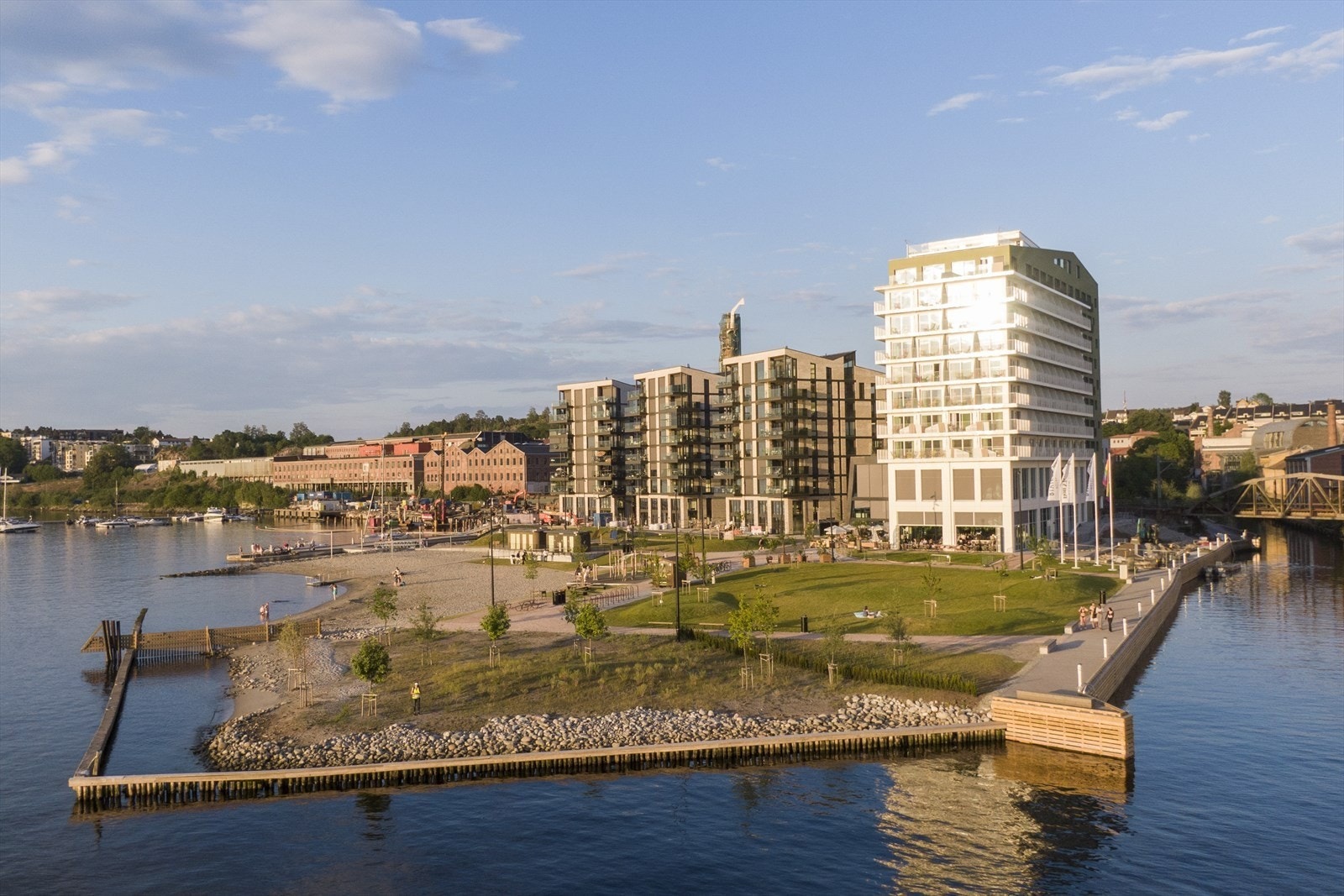 Fra leiligheten er det tøffelavstand til den nye bystrand på Verket. Galleribilde