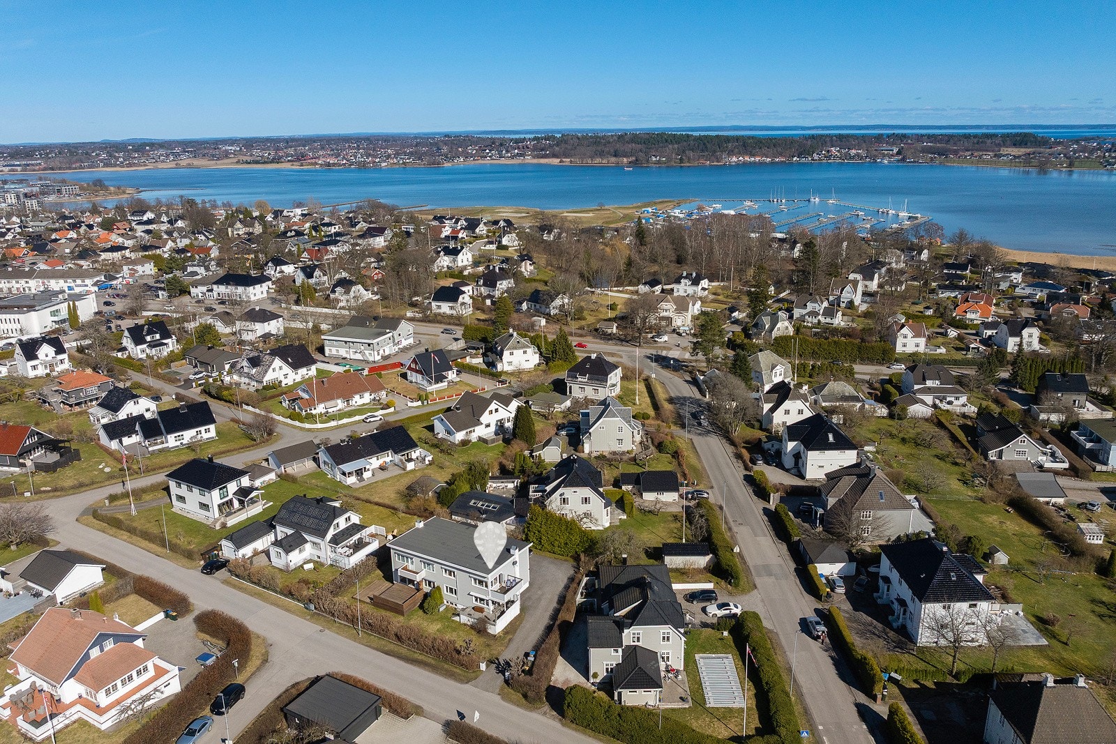 EIE eiendomsmegling v/Robert Hoff ønsker velkommen til denne flotte leiligheten i Holmenveien 11 Galleribilde