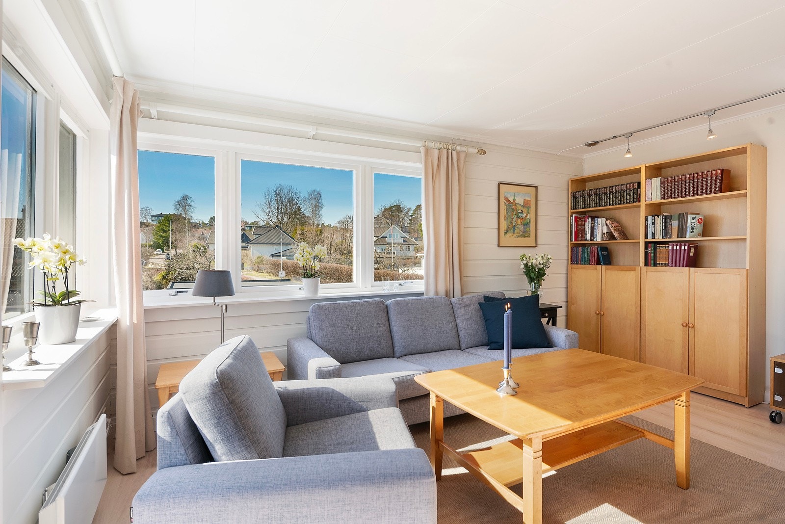 Legg merke til at det er godt med vindusflater som gir mye lys inn i leiligheten Galleribilde