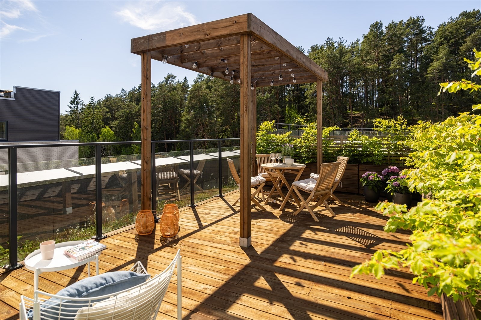 Urbant og landlig - Få marka som nærmeste nabo og kun få minutter å gå til nærmeste knutepunkt for buss og t-bane. Galleribilde