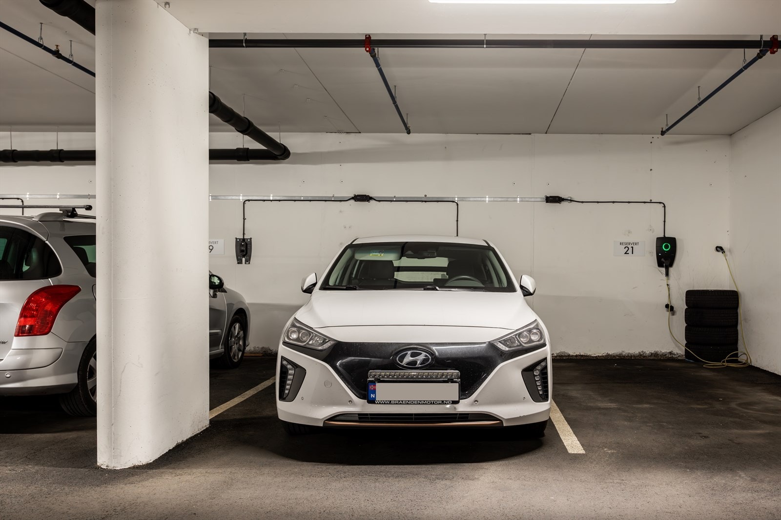 Leiligheten disponerer én garasjeplass i felles garasjeanlegg som kan kjøpes separat. Galleribilde