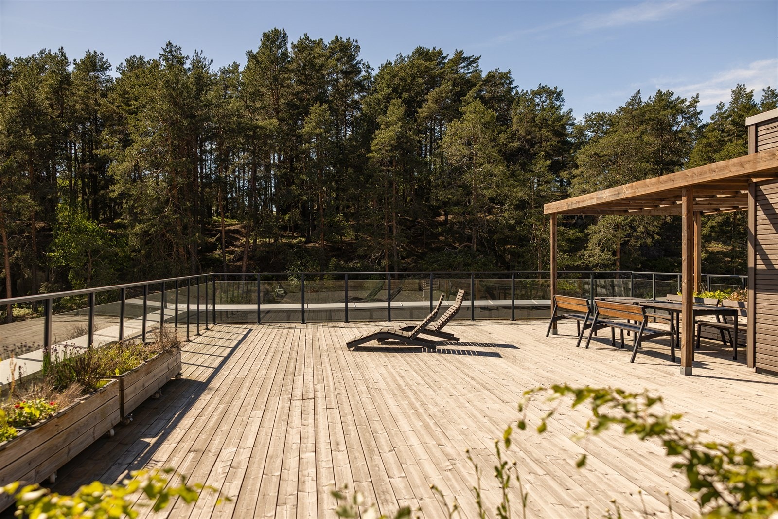 Om ikke egne uteplasser er nok, har du også tilgang til en fantastisk felles takterrasse med sol hele dagen. Galleribilde