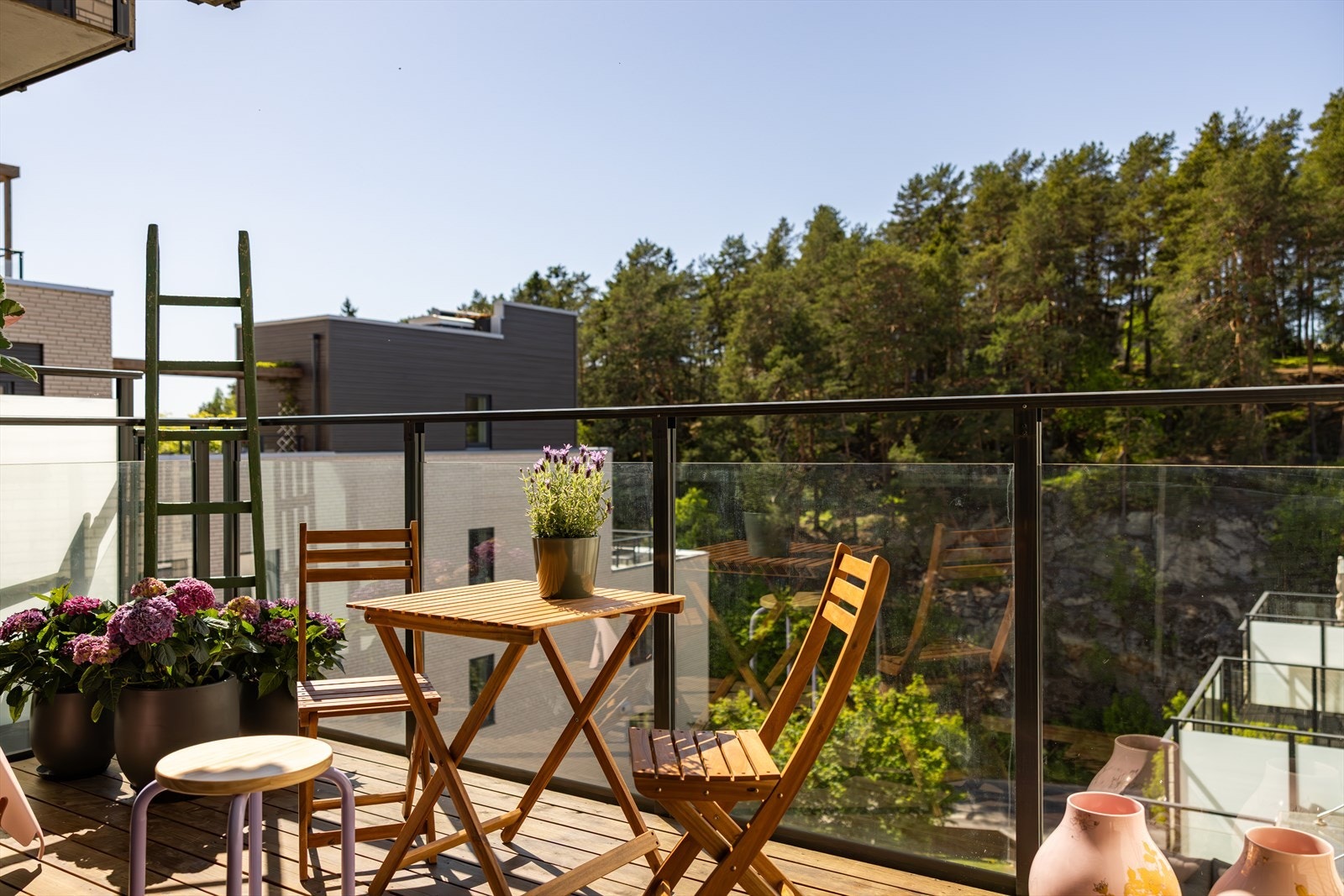 Her får du en deilig balkong, med naturskjønn utsikt. Galleribilde