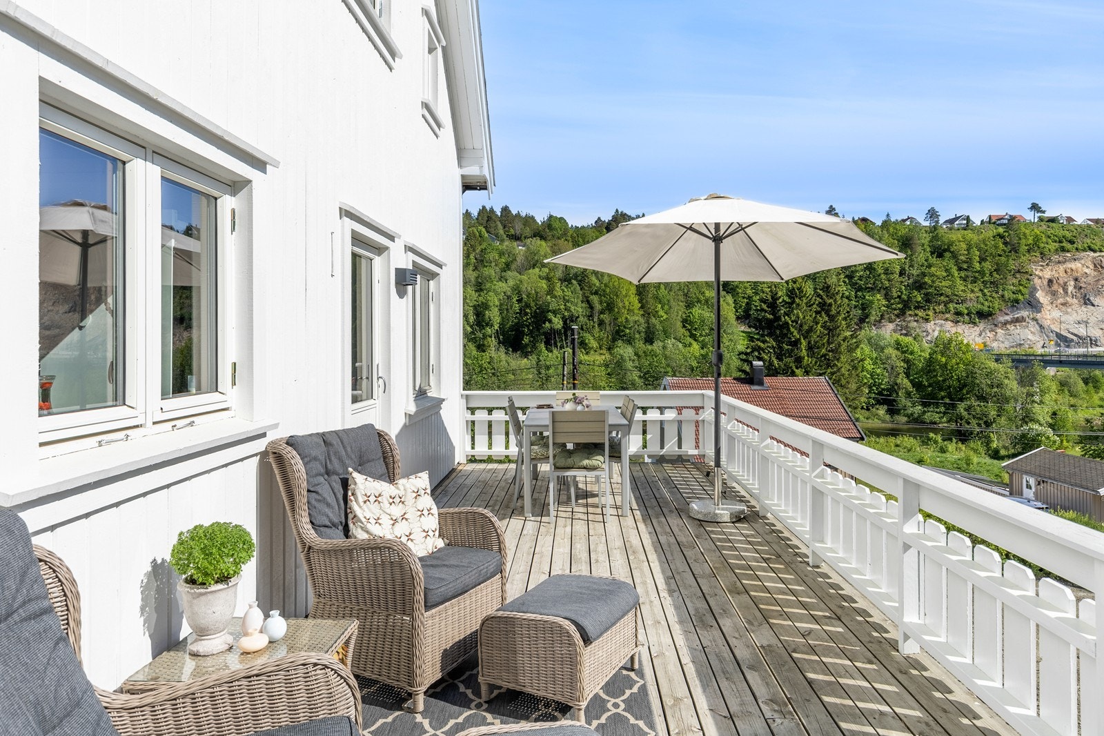 Solrikt, med fin utsikt til Nidelva Galleribilde