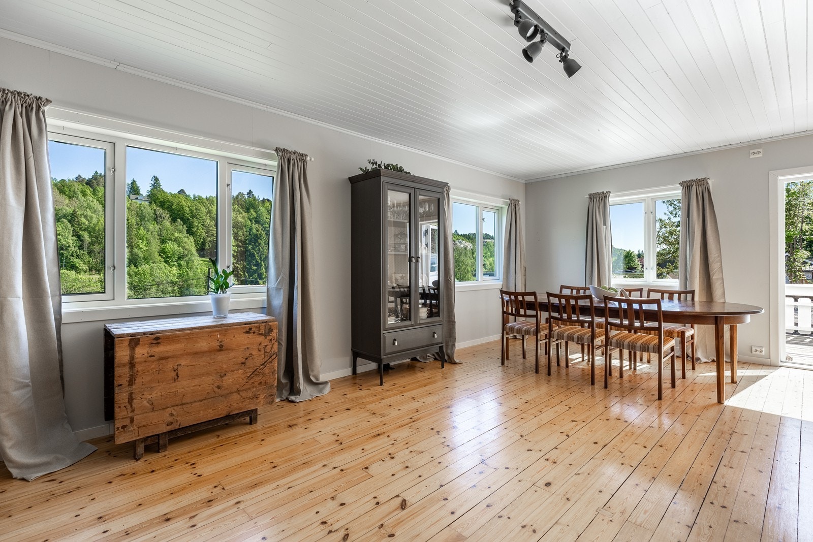 Lyst og trivelig med god takhøyde Galleribilde