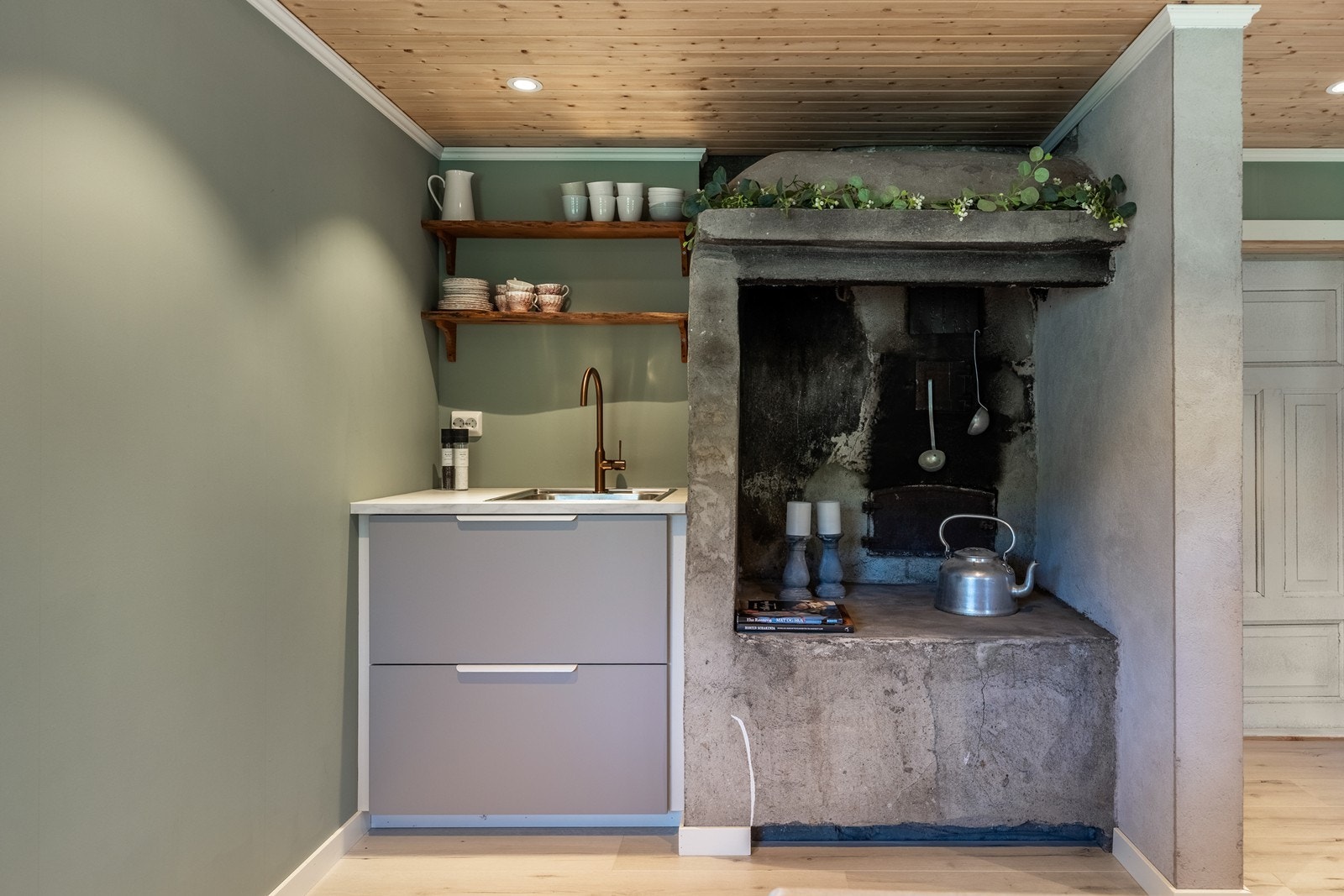 Praktisk med te-kjøkken og bakerovn Galleribilde