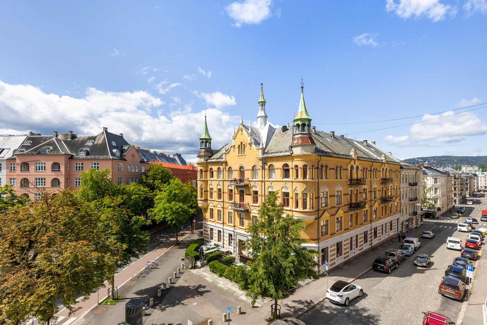 Leiligheten har en sentral beliggenhet i et populært område, omkranset av flotte, historiske bygninger Galleribilde