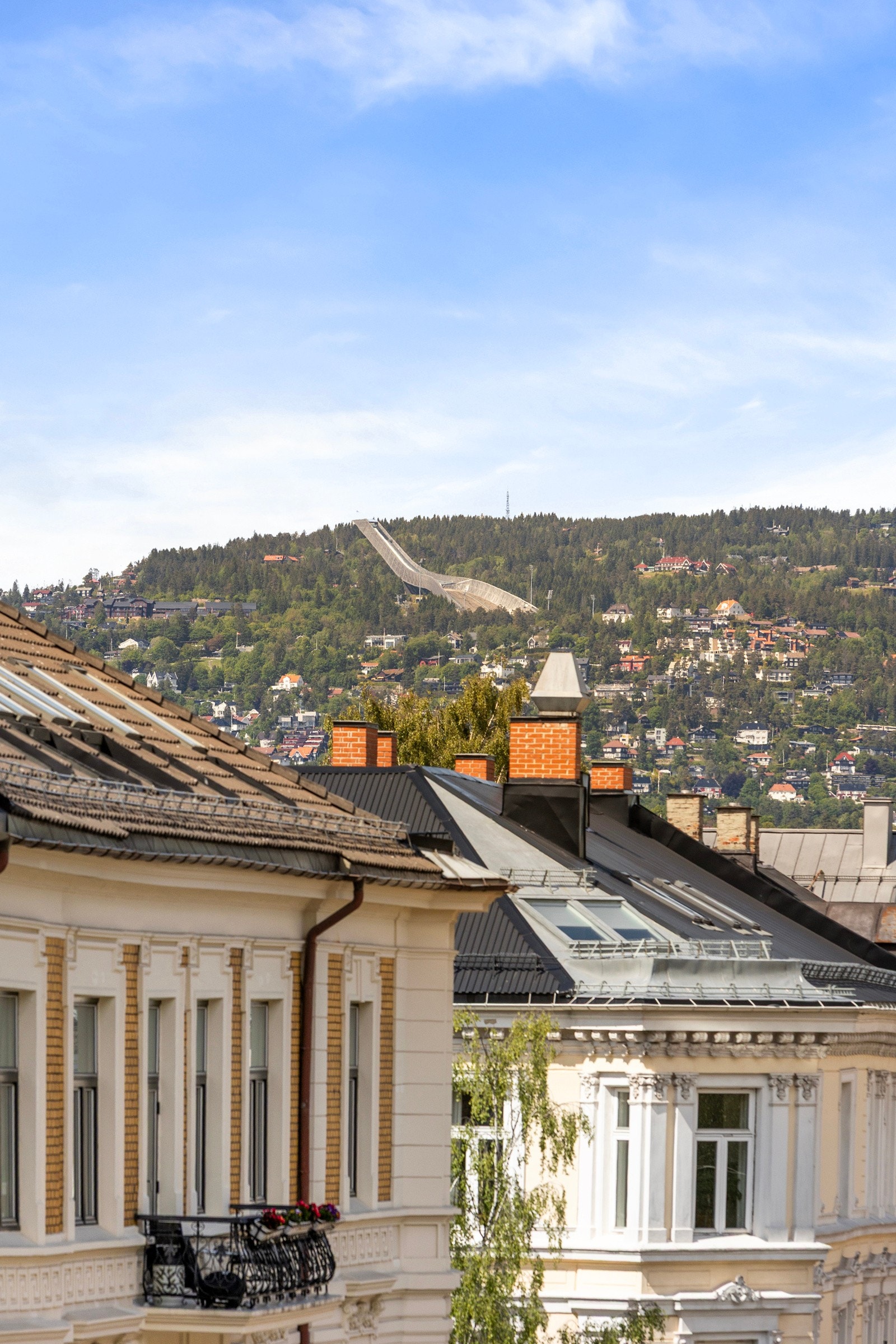 Utsikt mot Holmenkollen Galleribilde
