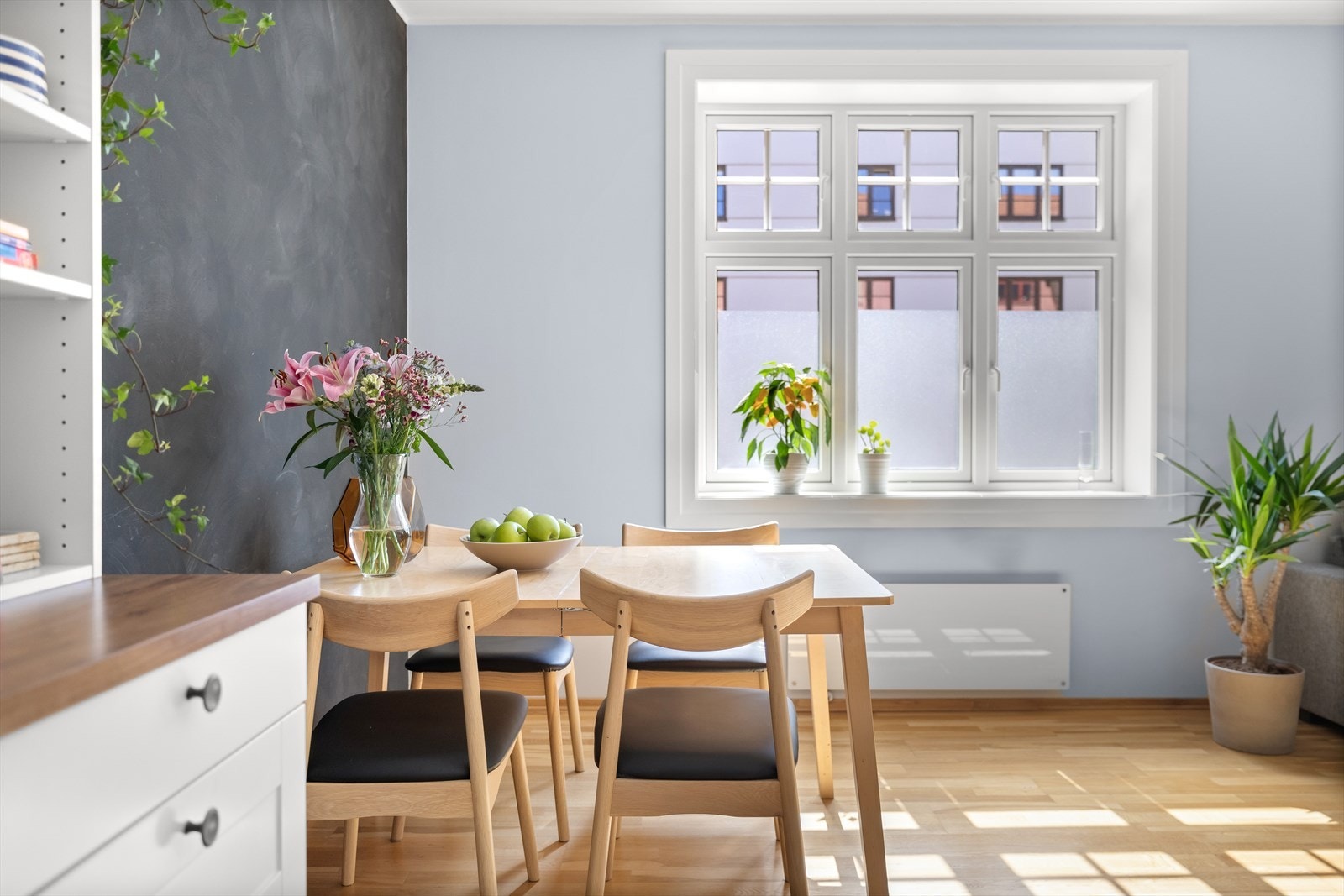 Sosialt, lyst og åpent oppholdsrom! Galleribilde