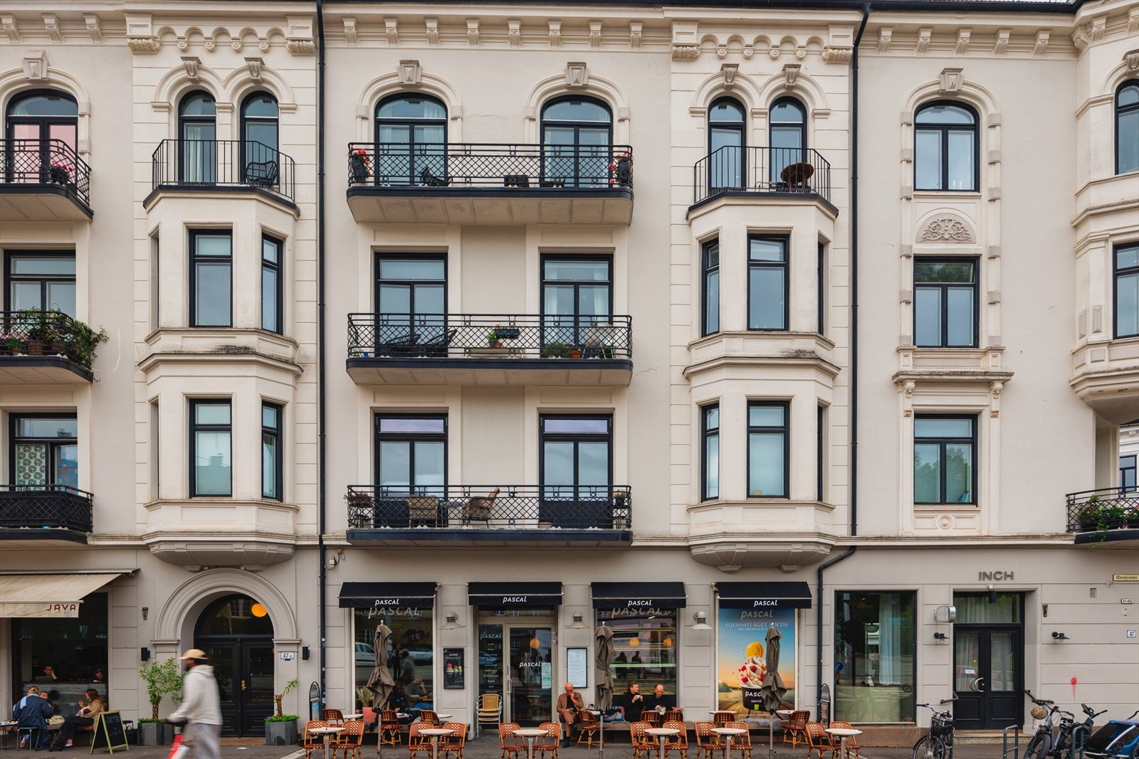 Flere små spesialbutikker i området. Perfekt for deg som liker kvalitet og noe litt utenom det vanlige. Galleribilde