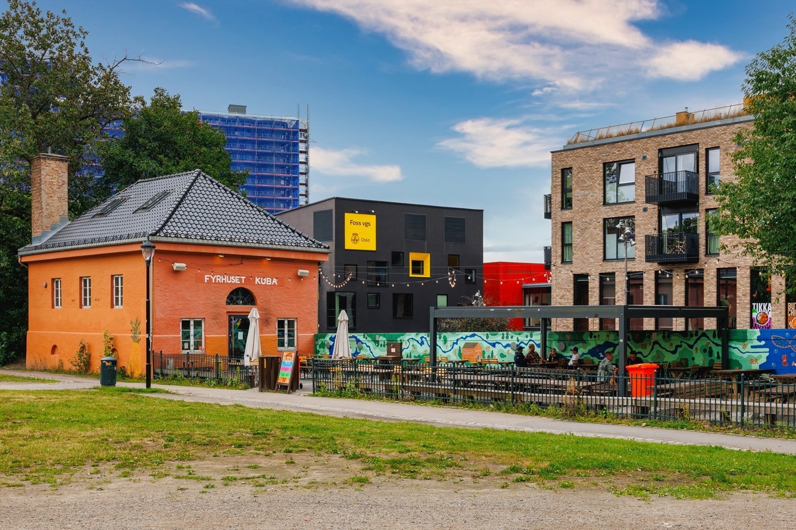 Området byr på et godt utvalg av utesteder med hyggelige barer og livlig uteliv like i nærheten. Galleribilde